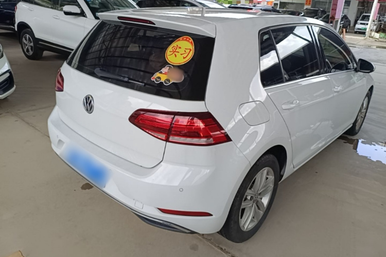 Volkswagen Golf 2018 car image #7