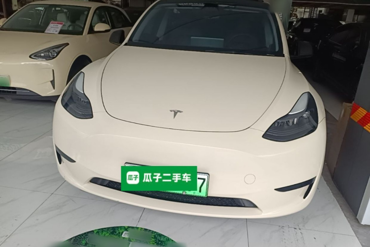 Tesla Model Y 2023 #3 Tesla Model Y 2023 car image #3
