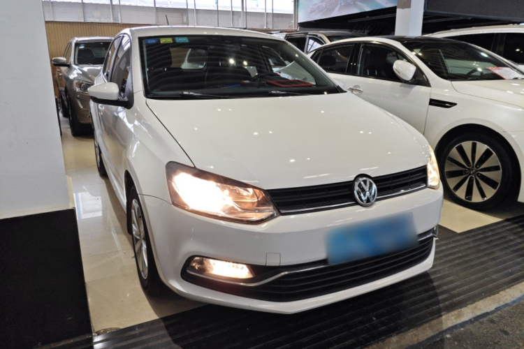 Volkswagen Polo 2015 imagem de carro #4