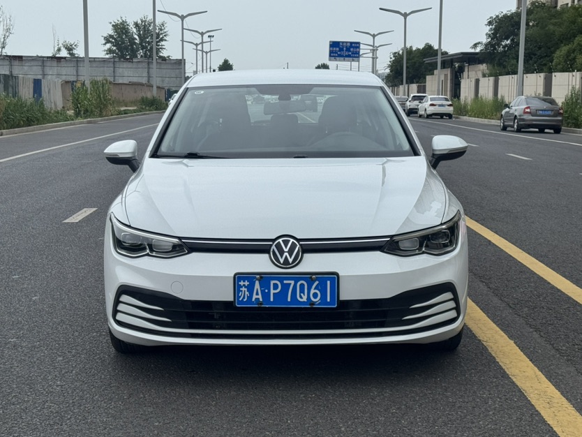 Volkswagen Golf 2023 immagine di auto #2
