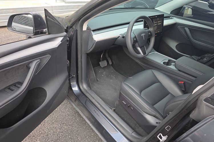 Tesla Model Y 2024 #16 Tesla Model Y 2024 car image #16