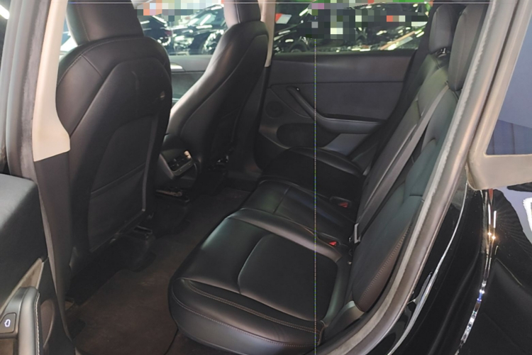 Tesla Model Y 2023 car image #17