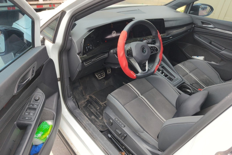 Volkswagen Golf 2023 car image #9