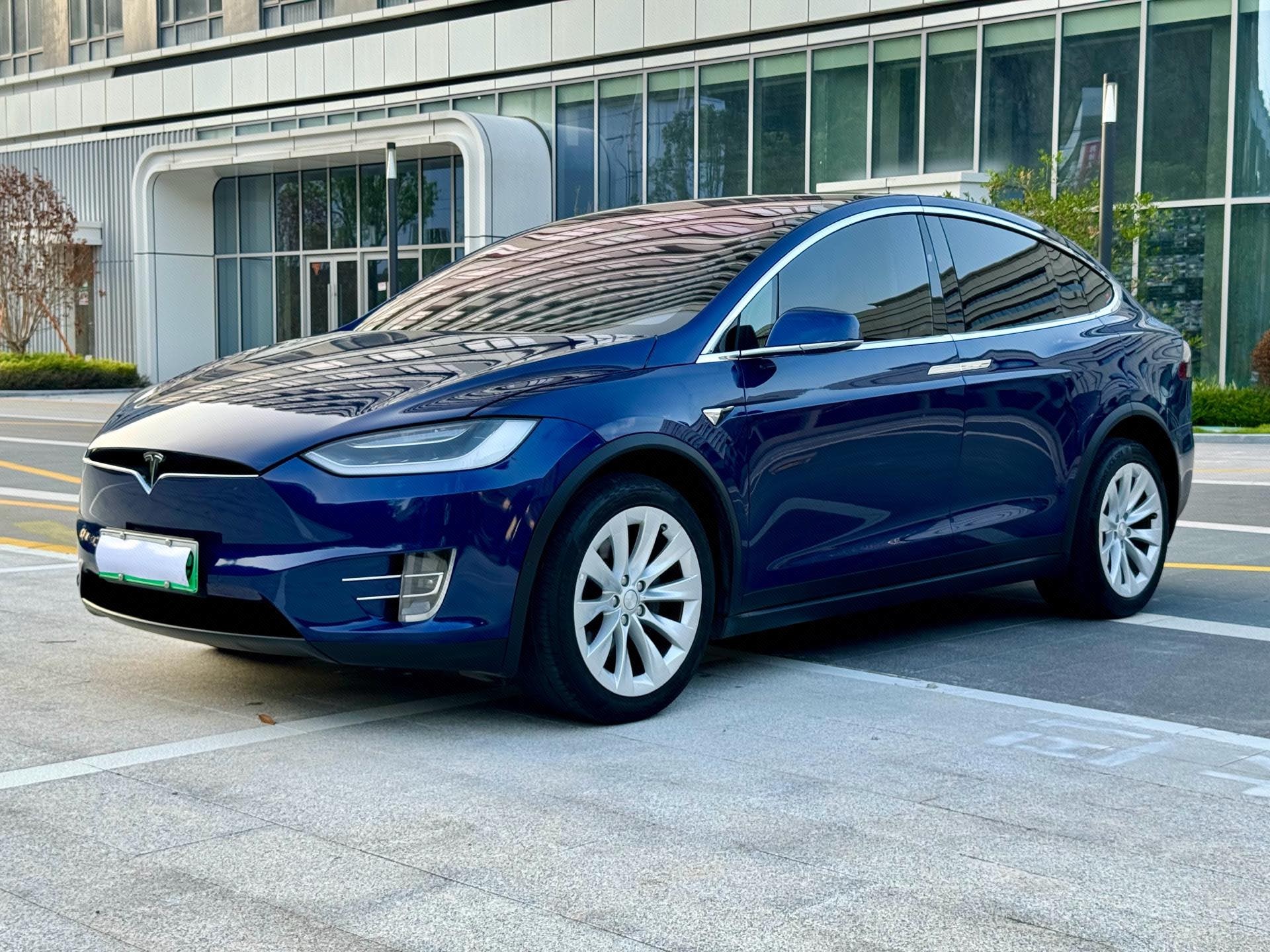 Tesla Model X 2018 Tesla Model X 2018 car image