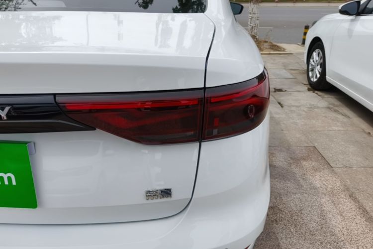 GEELY Emgrand 2025 car image #8