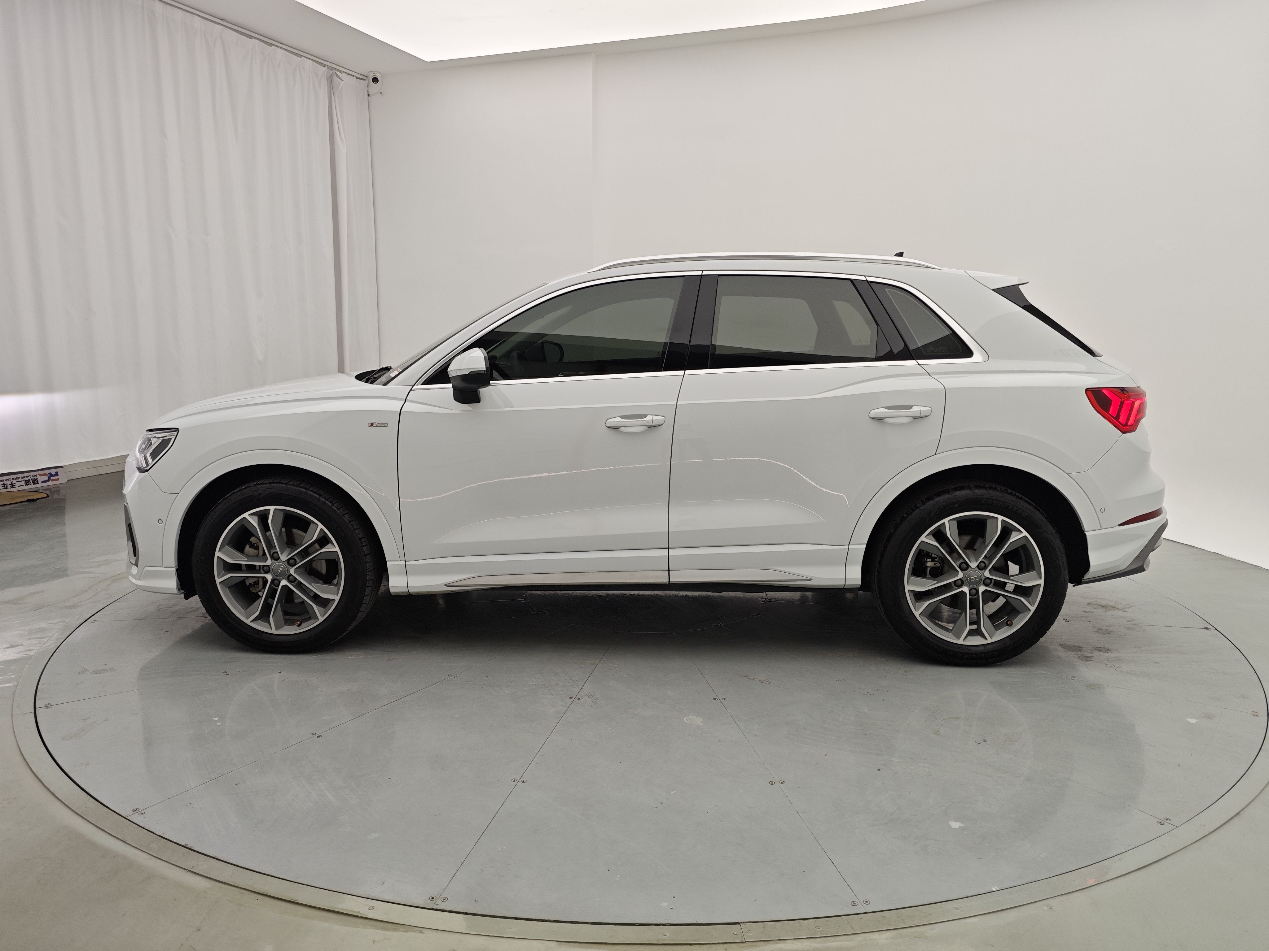 Audi Q3 2021 imagen de coche #4