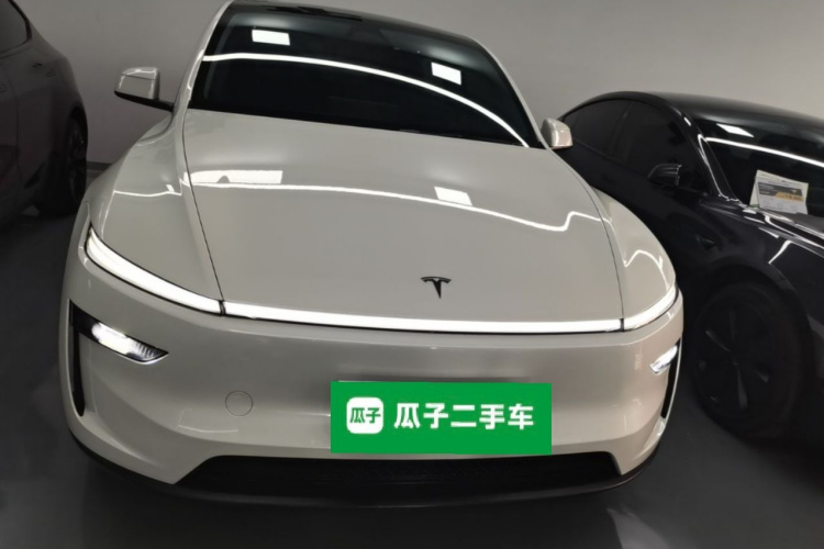 Tesla Model Y 2025 car image #3