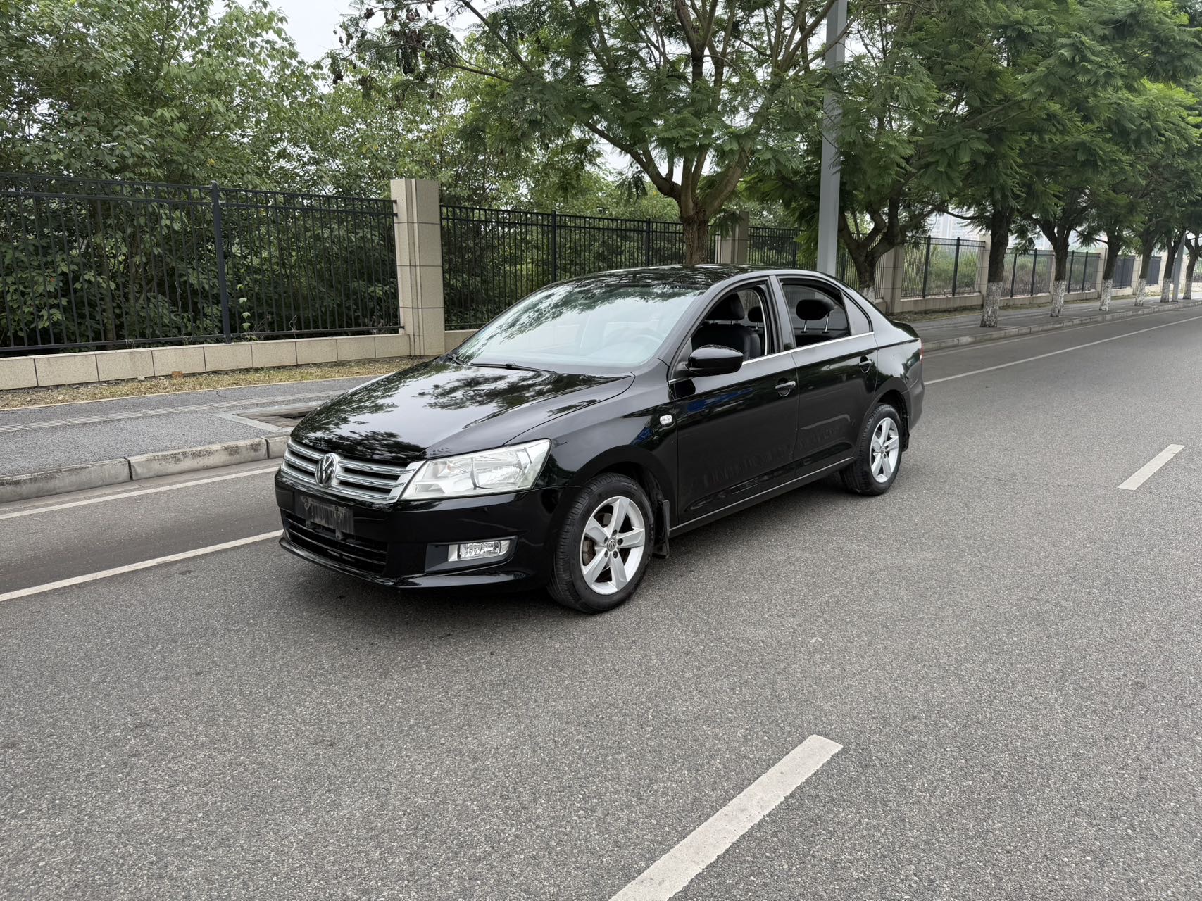 Volkswagen Santana 2015 car image 