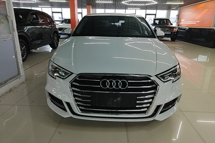 Audi A3 2019 car image #3