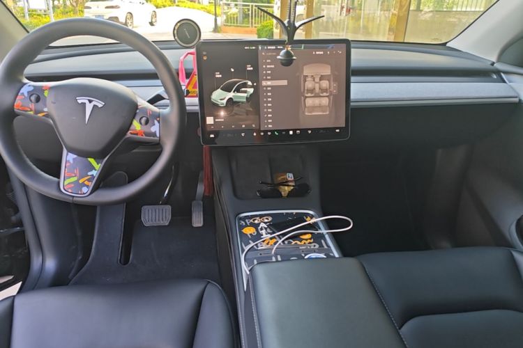 Tesla Model Y 2023 #13 Tesla Model Y 2023 car image #13
