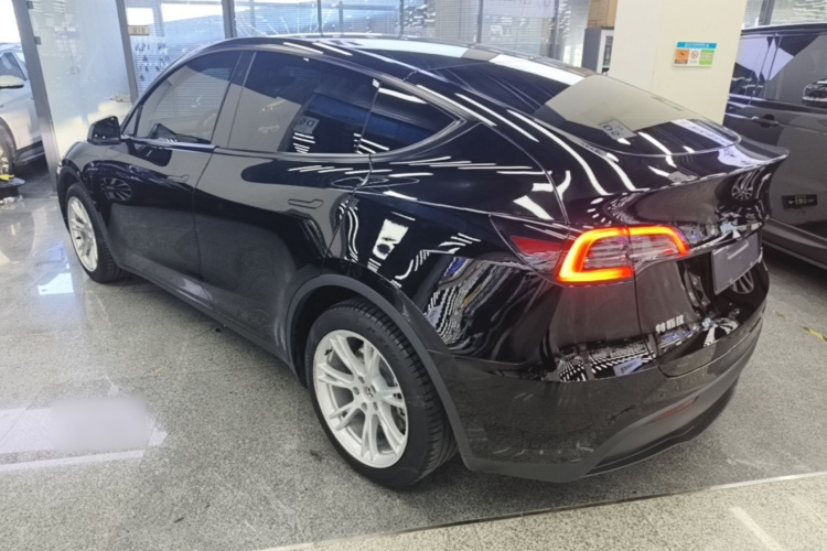 Tesla Model Y 2023 #7 Tesla Model Y 2023 car image #7