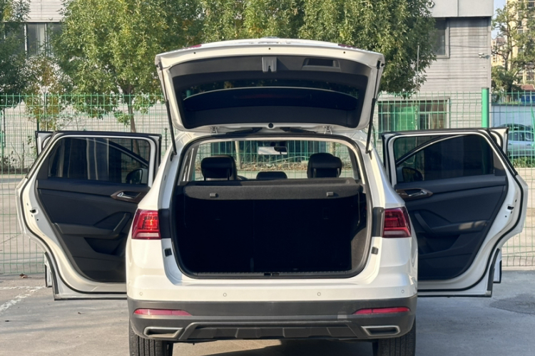 Volkswagen Tharu 2021 immagine di auto #13