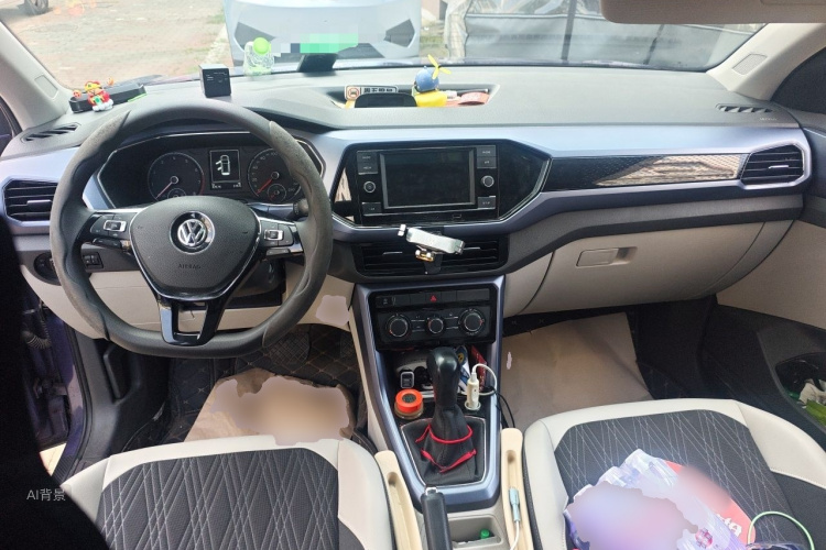 Volkswagen T-Cross 2019 #11 Volkswagen T-Cross 2019 car image #11
