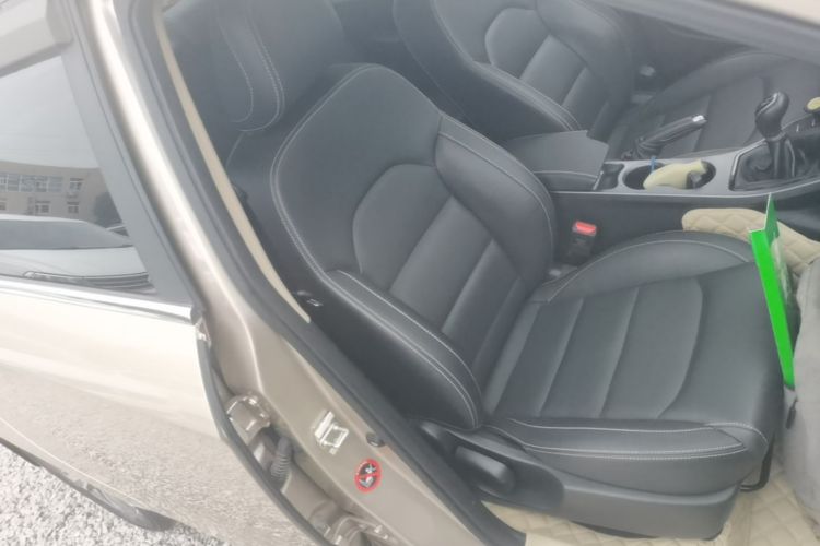 GEELY Emgrand 2019 #24 GEELY Emgrand 2019 car image #24