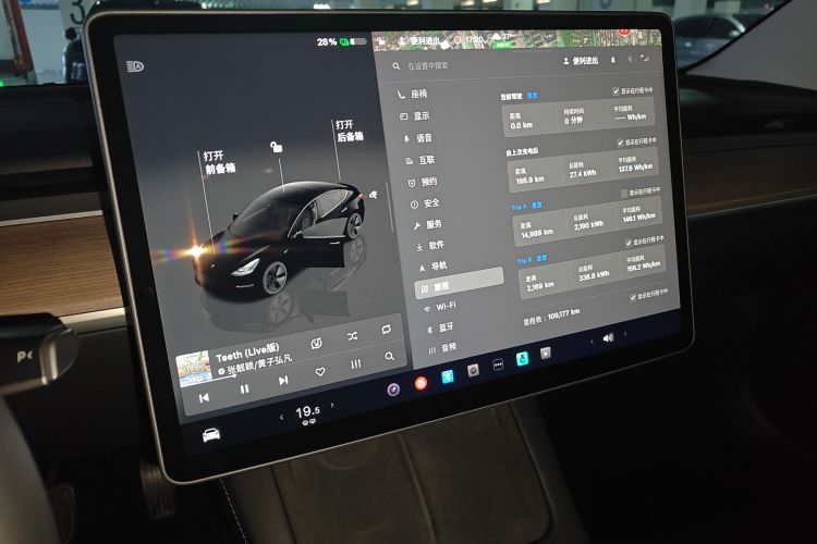 Tesla Model 3 2022 car image #17