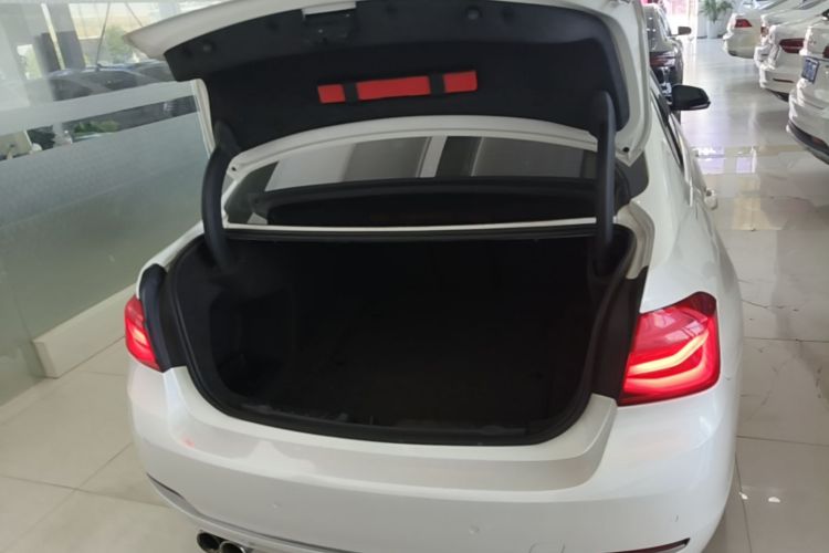BMW 3 Series 2018 #19 BMW 3 Series 2018 car image #19