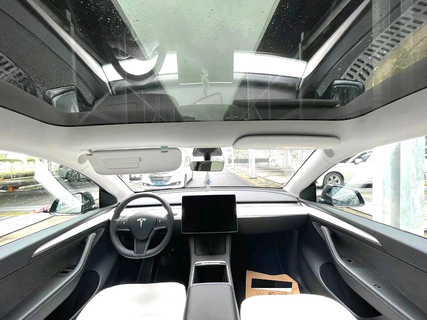 Tesla Model Y 2023 car image #8