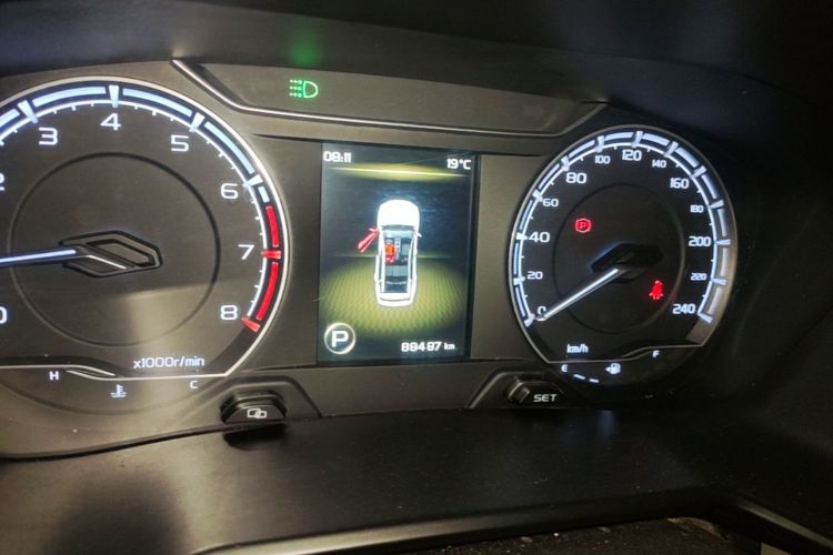 GEELY Vision X6 2020 immagine di auto #12