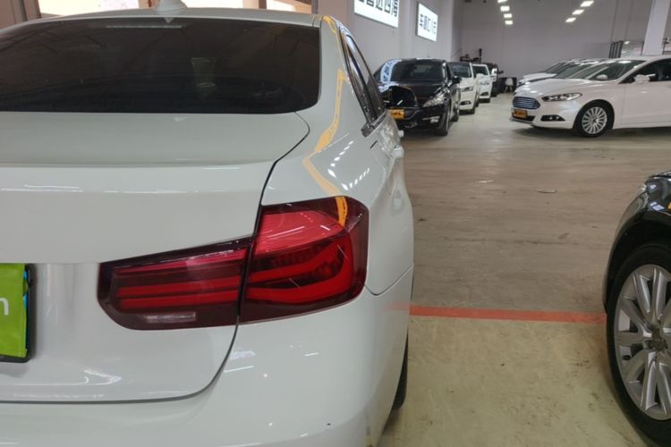 BMW 3 Series 2019 car image #8