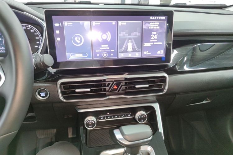 GEELY Coolray 2025 car image #17