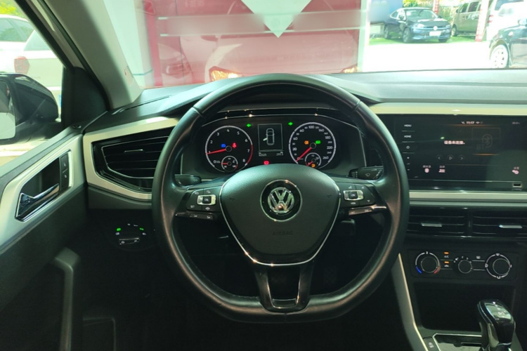 Volkswagen Polo 2019 car image #11
