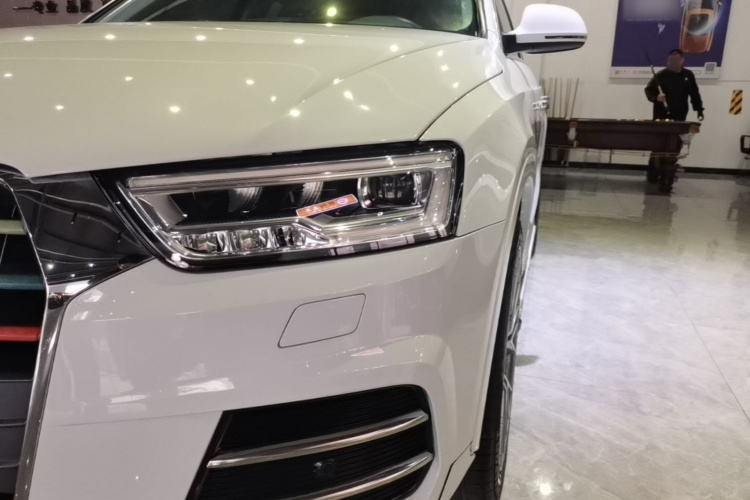 Audi Q3 2018 car image #23