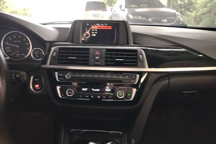 BMW 3 Series 2017 car image #17