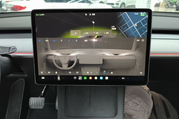 Tesla Model Y 2023 car image #13