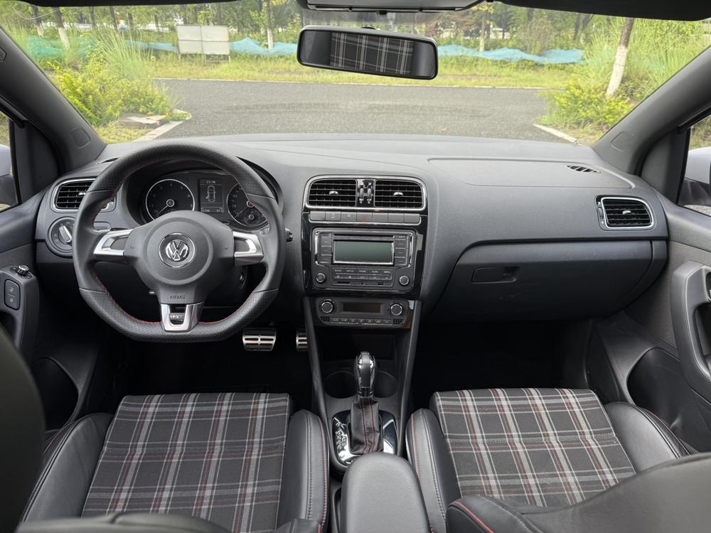 Volkswagen Polo 2013 car image #13