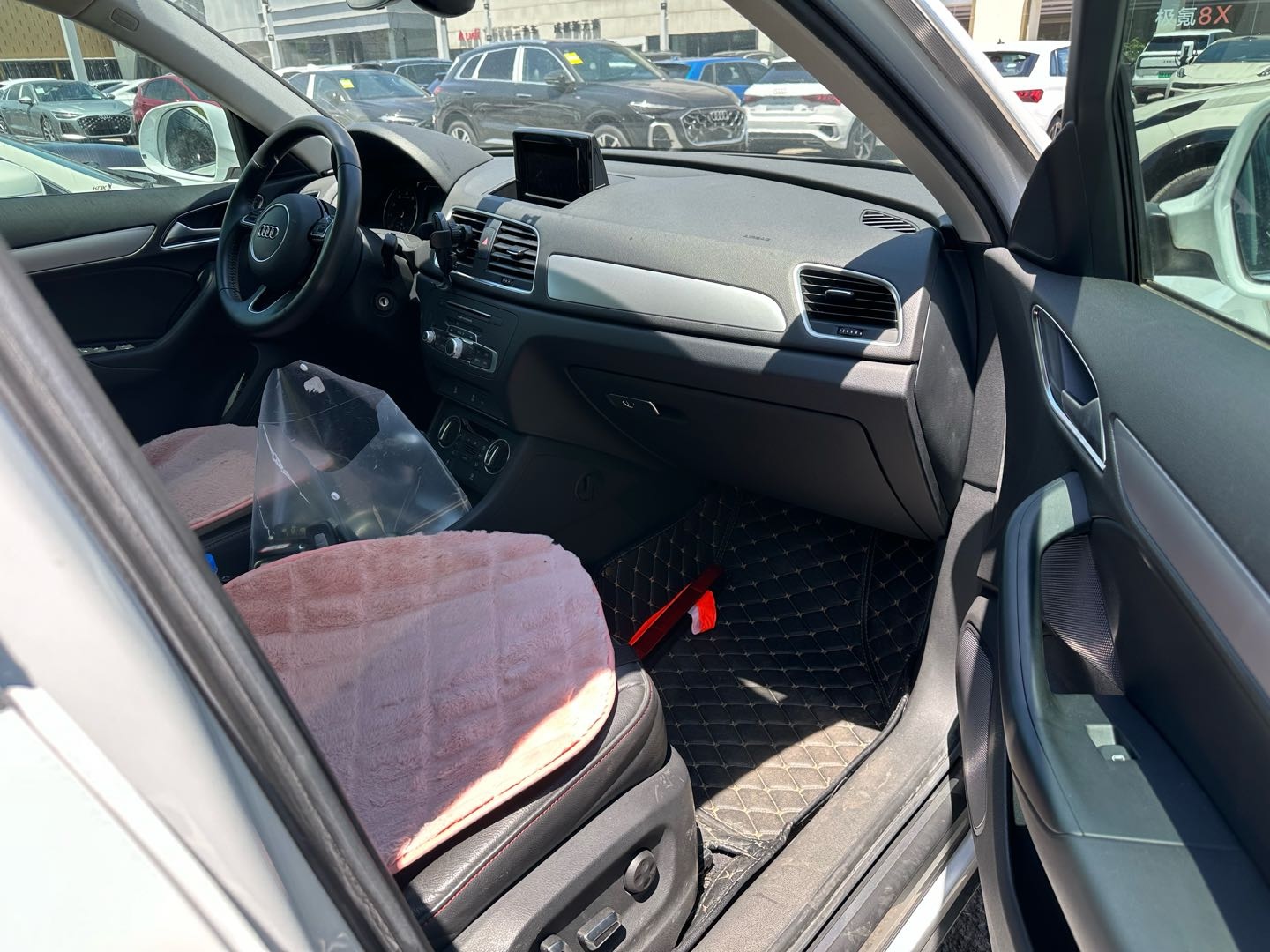 2019 car image #16