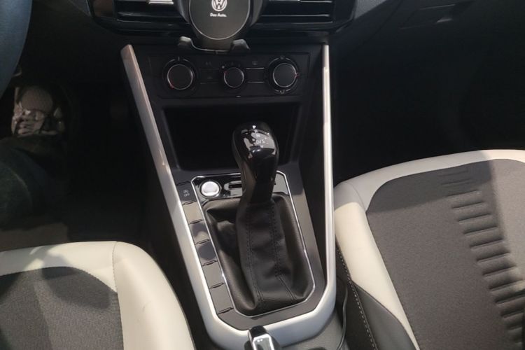 Volkswagen Polo 2022 car image #16