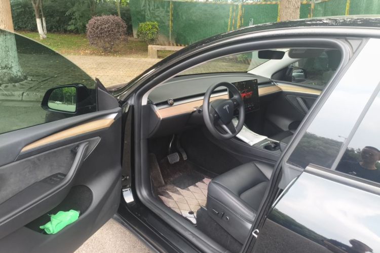 Tesla Model Y 2023 #9 Tesla Model Y 2023 car image #9