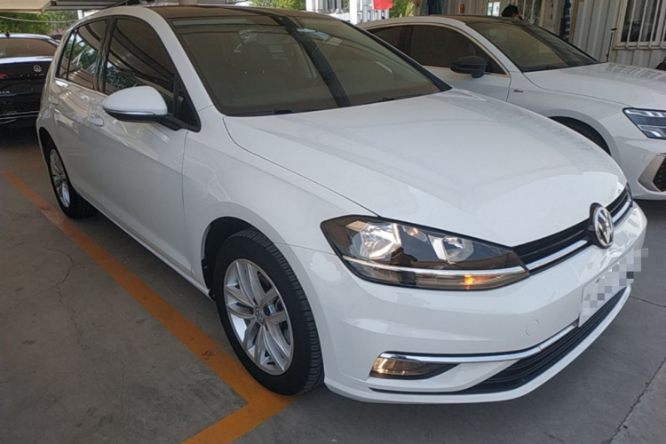 Volkswagen Golf 2019 car image #4