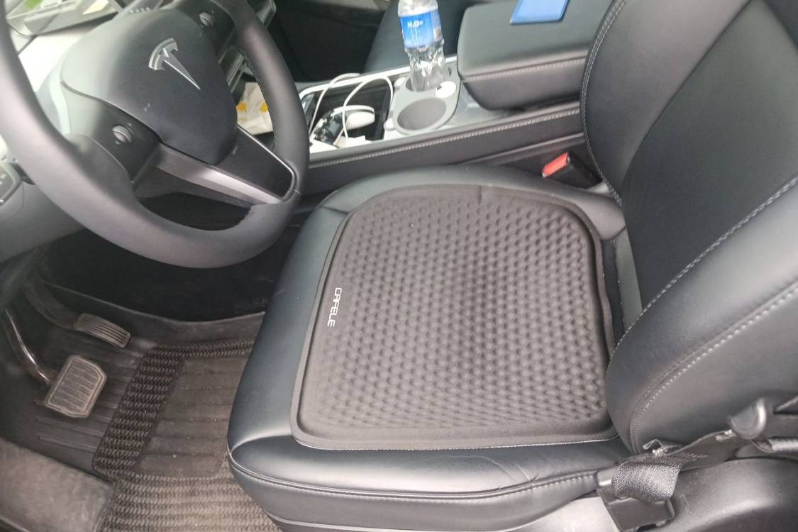Tesla Model Y 2024 immagine di auto #18