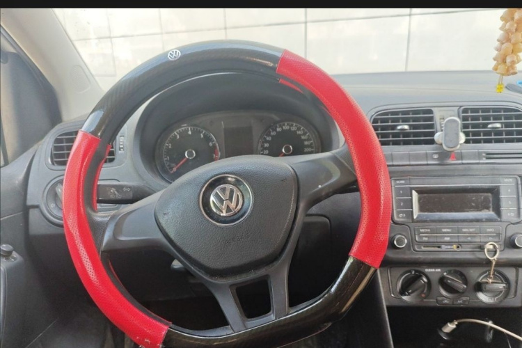 Volkswagen Polo 2016 car image #10