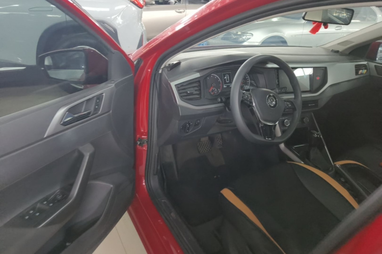 Volkswagen Polo 2019 car image #16
