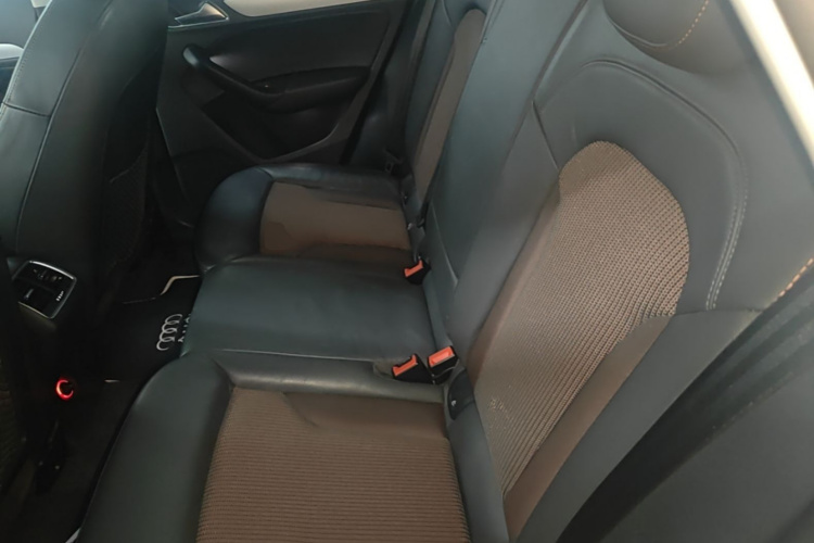 Audi Q3 2019 car image #17