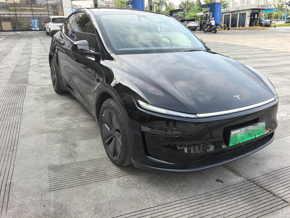Tesla Model Y 2026 #3 Tesla Model Y 2026 car image #3