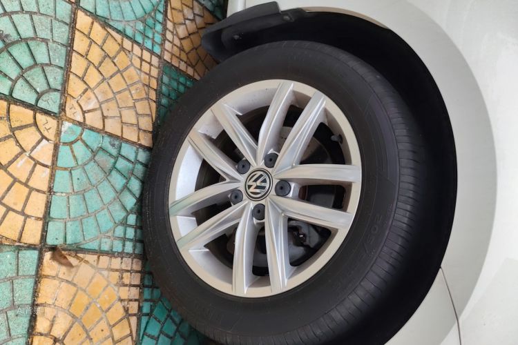 Volkswagen Golf 2018 car image #9