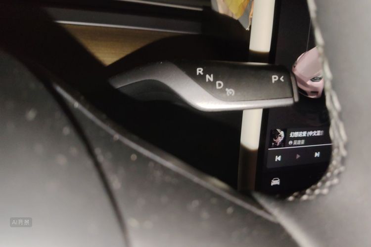 Tesla Model Y 2023 car image #16