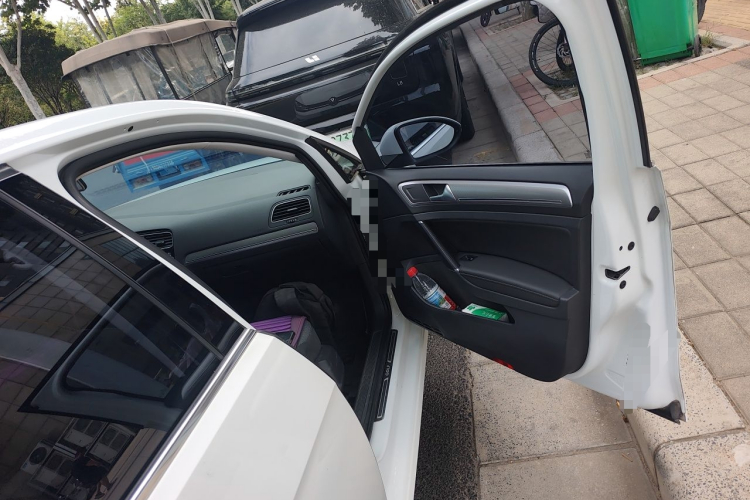 Volkswagen Golf 2018 car image #21
