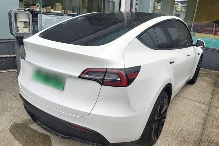Tesla Model Y 2023 car image #7