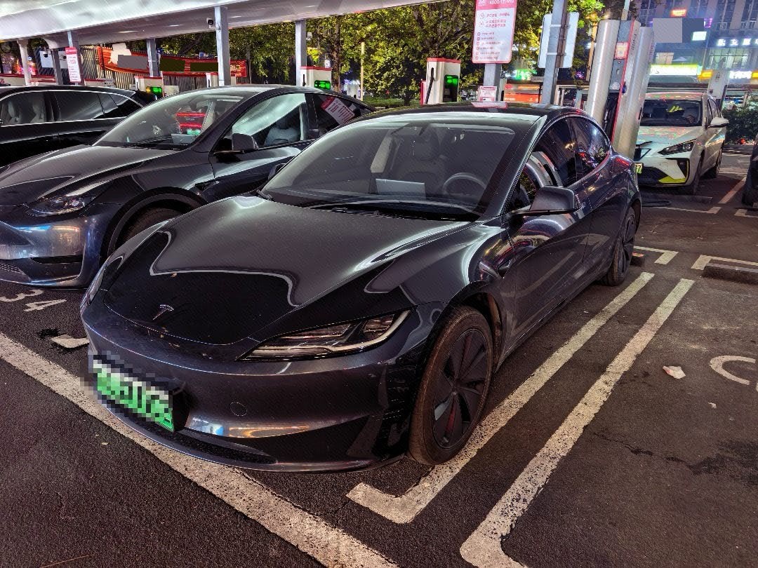 Tesla Model 3 2025 immagine di auto 