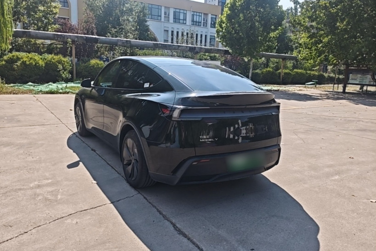 Tesla Model Y 2025 #7 Tesla Model Y 2025 car image #7