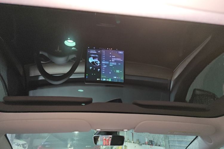 Tesla Model 3 2023 car image #18