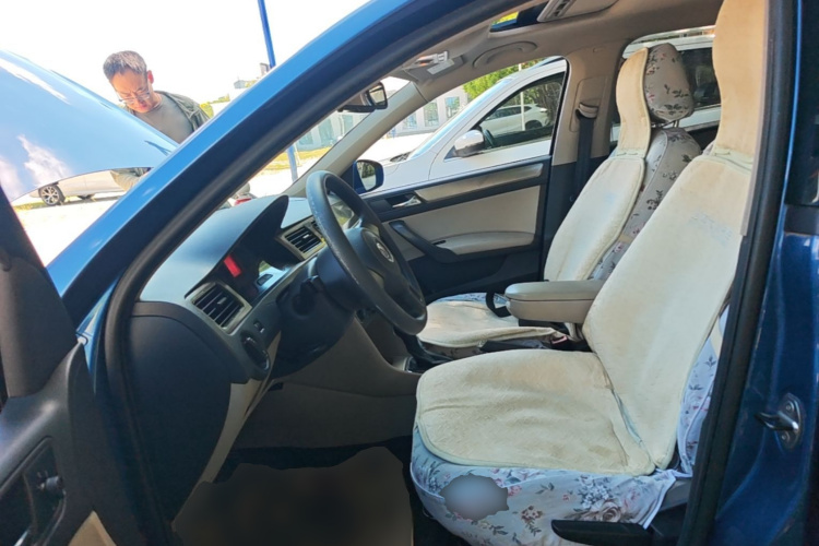 Volkswagen Santana 2015 car image #17