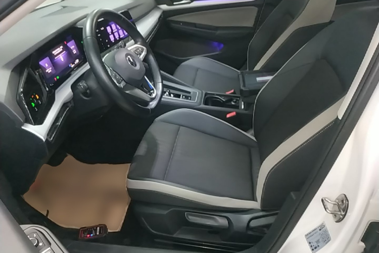 Volkswagen Golf 2020 car image #15