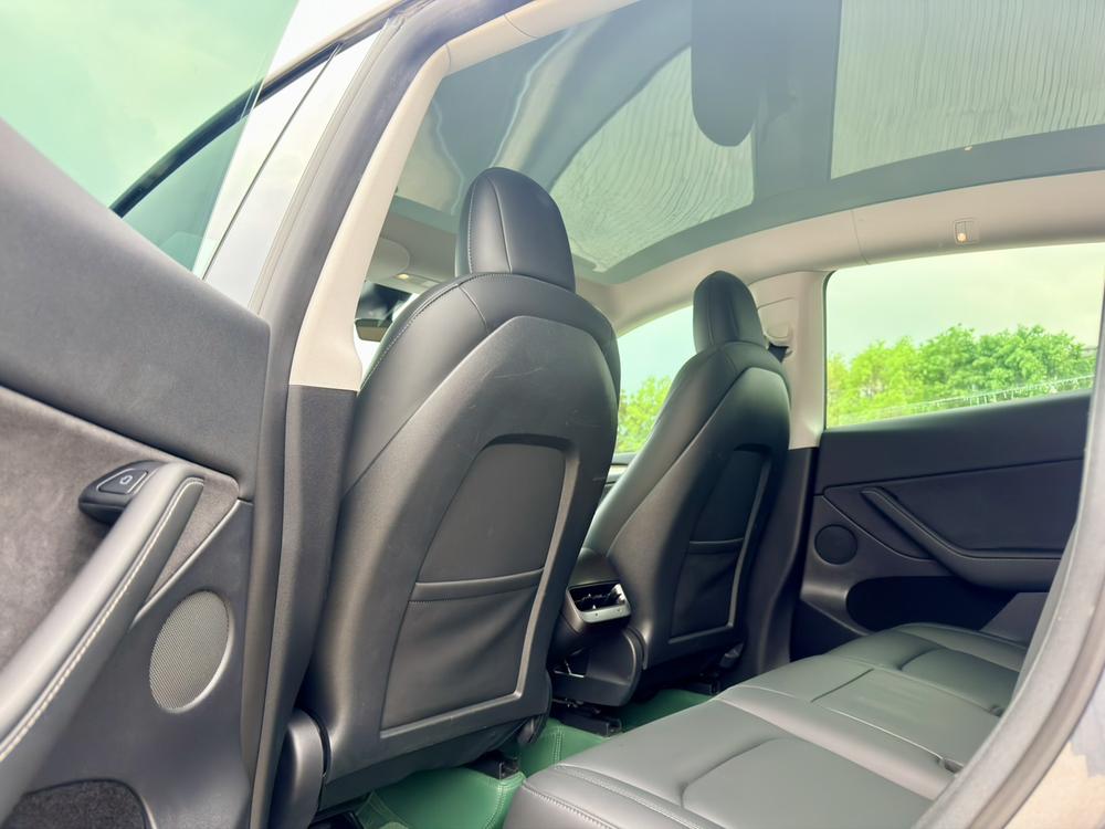 Tesla Model Y 2021 car image #23