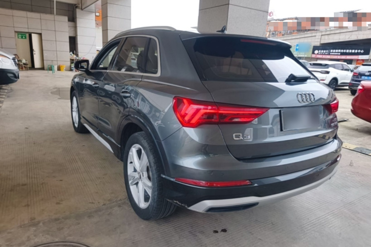 Audi Q3 2020 car image #5
