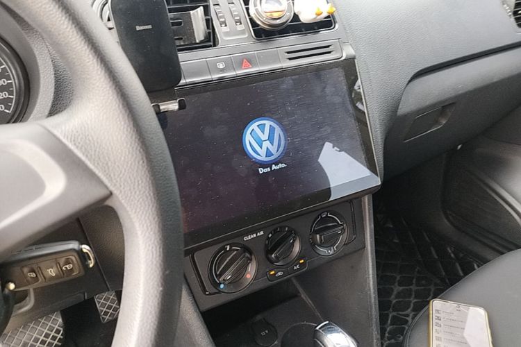 Volkswagen Polo 2017 car image #13